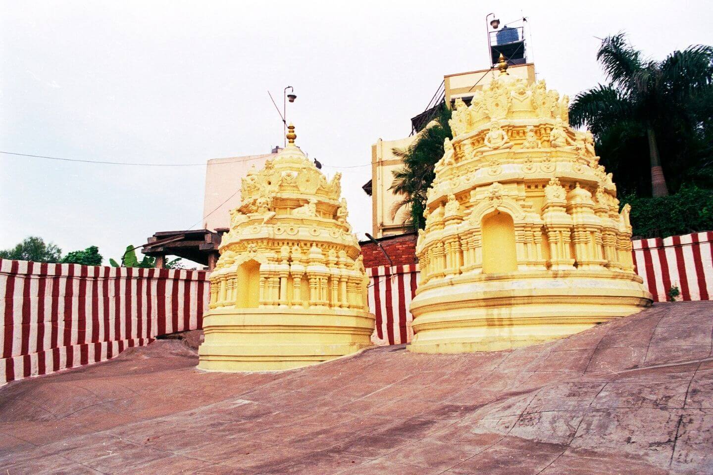 Gavi Gangadhareshwara Temple, Bangalore